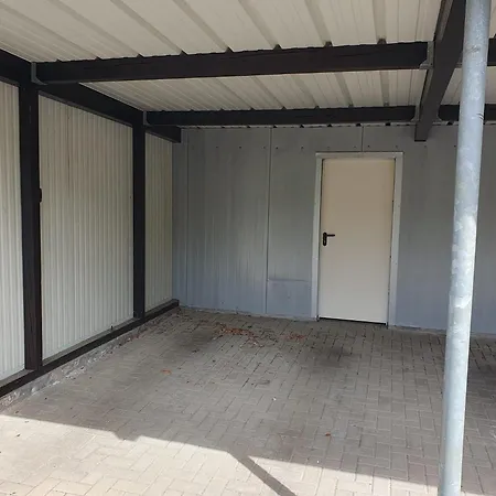 아파트 Ferienwohnug Mit Balkon Und Carport