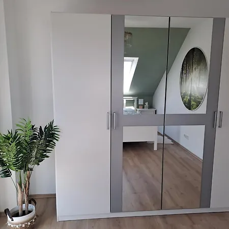 Ferienwohnug Mit Balkon Und Carport 아파트